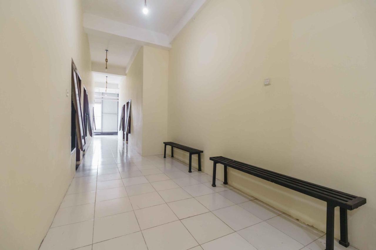 מלון Reddoorz Syariah Near Lubang Jepang בוקיטינגי מראה חיצוני תמונה